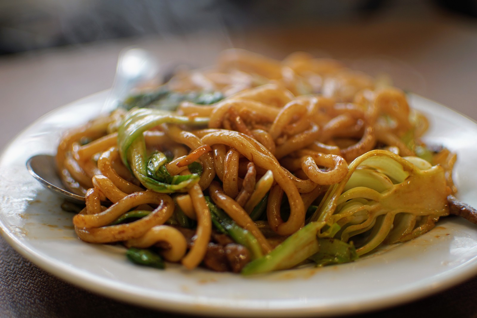 Napakasarap na guisadong pansit udon